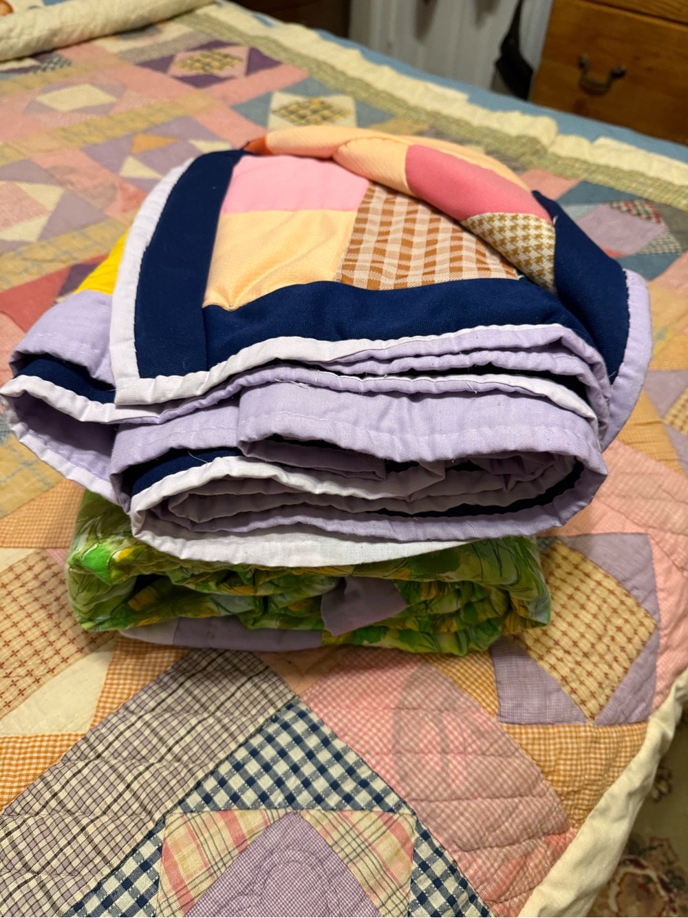 Handmade scrap patchwork quilt - Picture 11 of 11